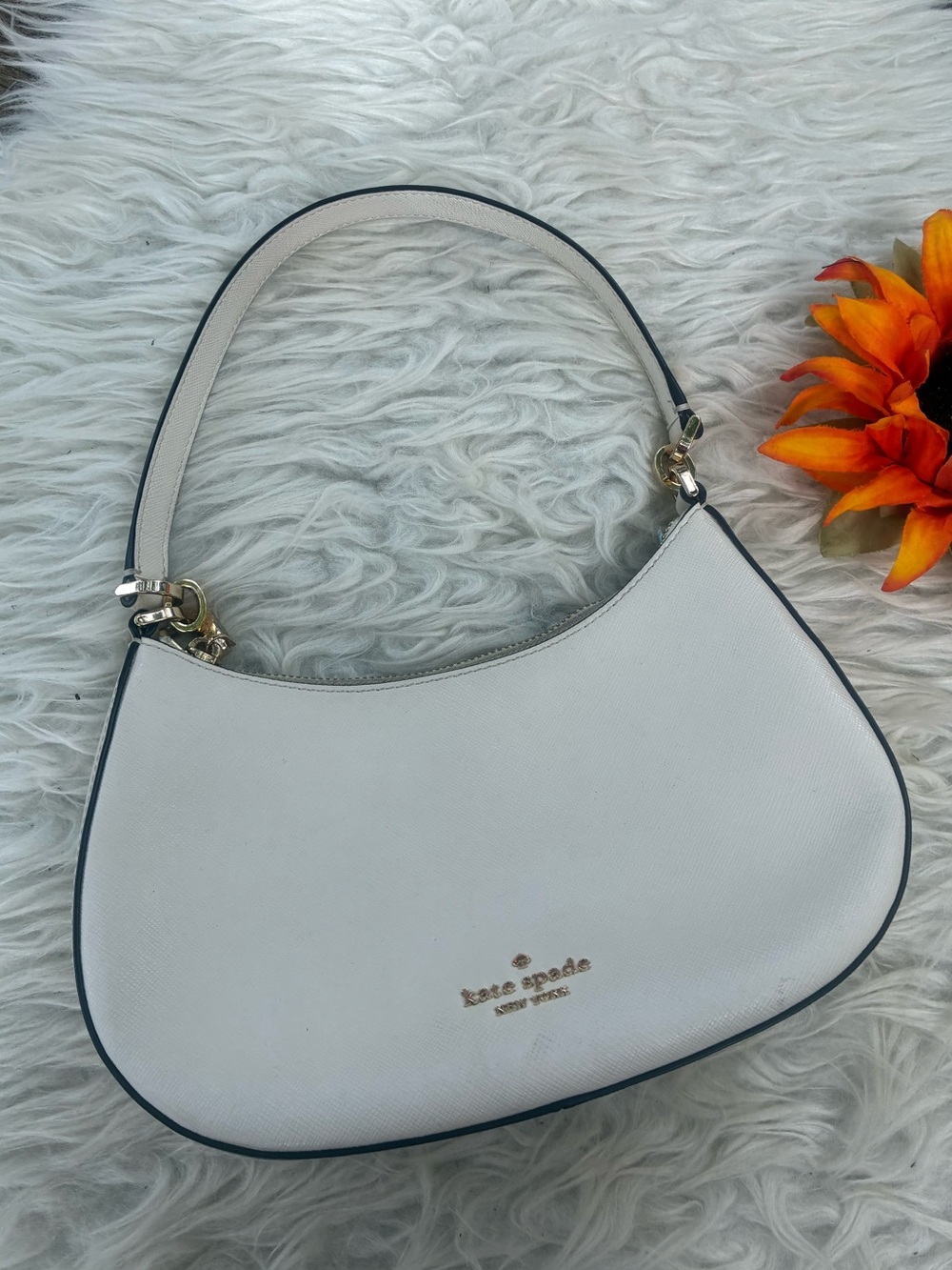 🌺kate spade Ivory Crescent Shoulder Bag LIKE NEW🌺